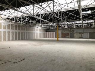 Local Commercial 4 pièces - 750 m²