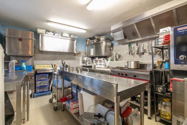 Local professionnel + appartement de fonction