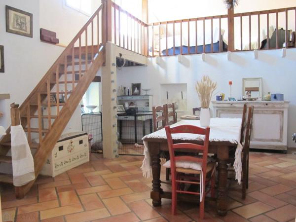 CHARENTAISE 196M² AVEC JARDIN, PISCINE ET DEPENDANCES