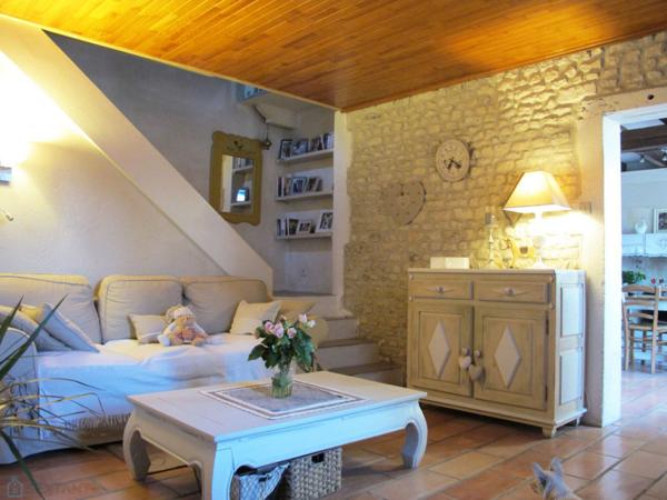 CHARENTAISE 196M² AVEC JARDIN, PISCINE ET DEPENDANCES