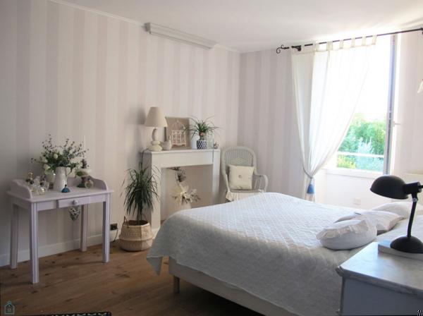 CHARENTAISE 196M² AVEC JARDIN, PISCINE ET DEPENDANCES