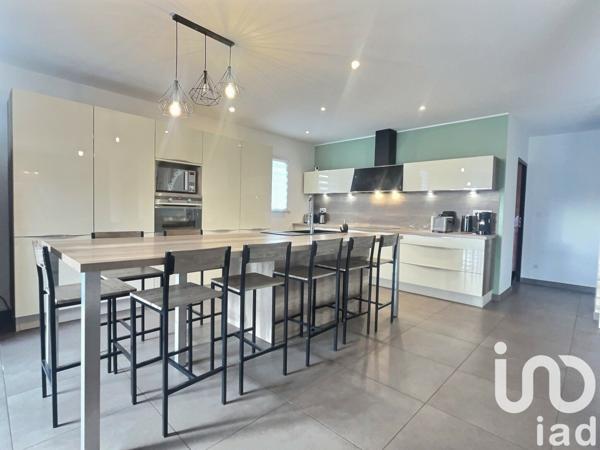 Maison traditionnelle 5 pièces de 165 m² à Saint-Martin-de-Crau (13310)