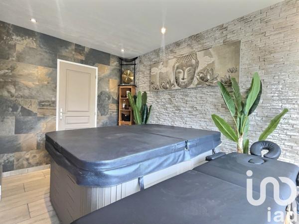 Maison traditionnelle 5 pièces de 165 m² à Saint-Martin-de-Crau (13310)