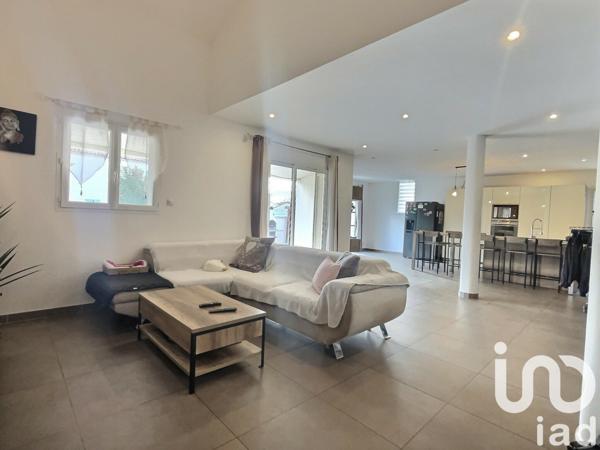 Maison traditionnelle 5 pièces de 165 m² à Saint-Martin-de-Crau (13310)