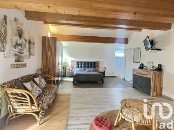 Maison traditionnelle 5 pièces de 165 m² à Saint-Martin-de-Crau (13310)