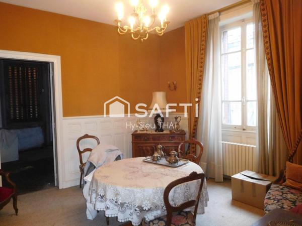 Maison Bourgeoise de Ville, 137 m2 habitables, 7 pièces, 3 niveaux,