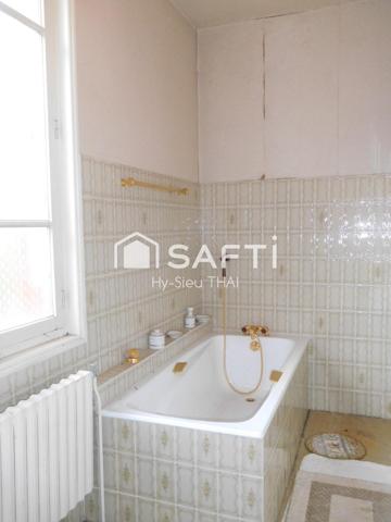 Maison Bourgeoise de Ville, 137 m2 habitables, 7 pièces, 3 niveaux,