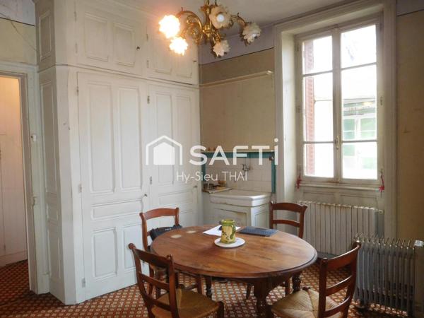 Maison Bourgeoise de Ville, 137 m2 habitables, 7 pièces, 3 niveaux,