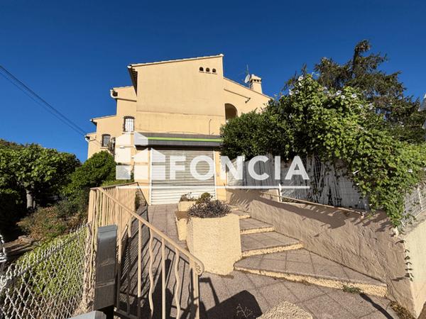 Location Local commercial 1 pièce 80 m² - Toulon 83200
