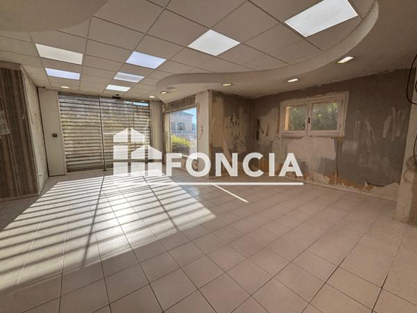 Location Local commercial 1 pièce 80 m² - Toulon 83200