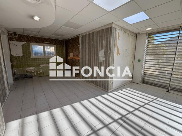 Location Local commercial 1 pièce 80 m² - Toulon 83200