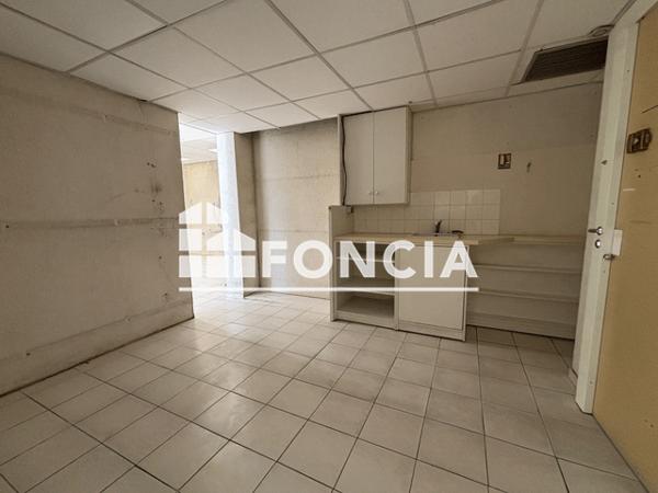 Location Local commercial 1 pièce 80 m² - Toulon 83200
