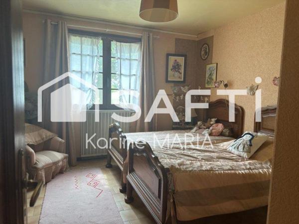 13400- Au pied du Garlaban - Propriété de 242 m2 sur terrain de 4 643 m2 avec dépendances, piscine et garage