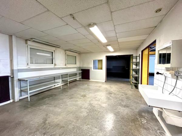 Autre
                                                                                                                                                                                                                                                                                                                                                                                                                                                                                                                                                                500  m²