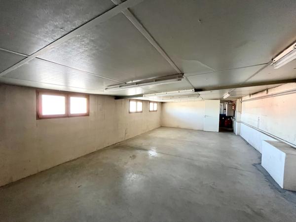Autre
                                                                                                                                                                                                                                                                                                                                                                                                                                                                                                                                                                500  m²