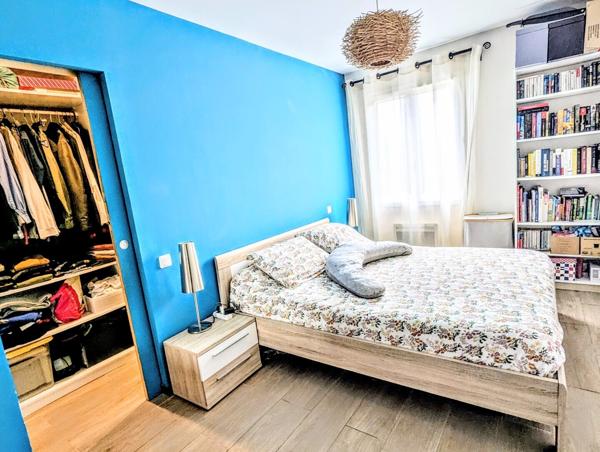 Villa de plain pied 4 chambres jardin piscine dans le village 485 000 € H.A.I.*