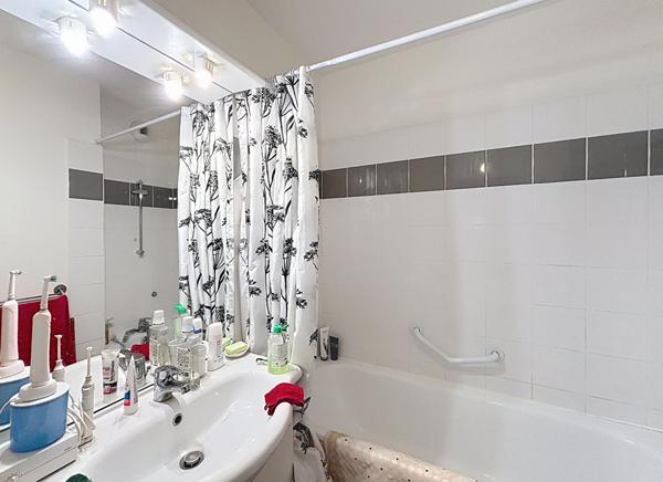 Appartement T2 avec terrasse et parking, idéal investissement locatif à Montauban