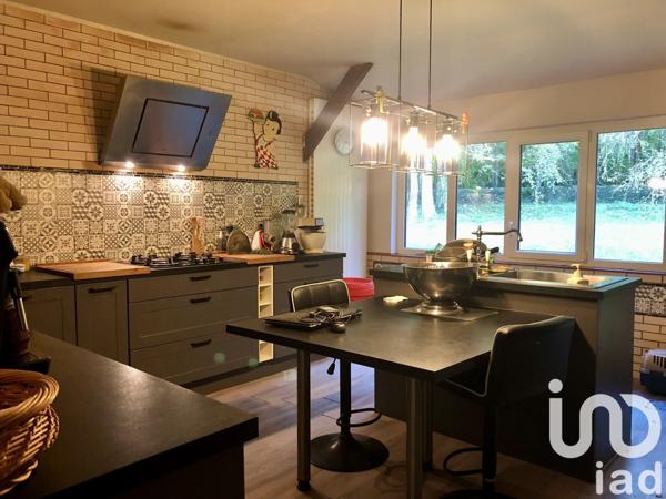 Domaine 5 pièces de 220 m² à Charchigné (53250)