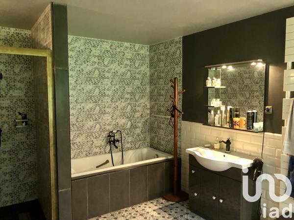 Domaine 5 pièces de 220 m² à Charchigné (53250)