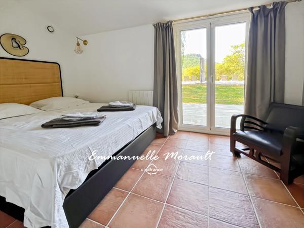 Authentique bergerie rénovée à vendre, 7 pièces, BAGNOLS EN FORET (83)