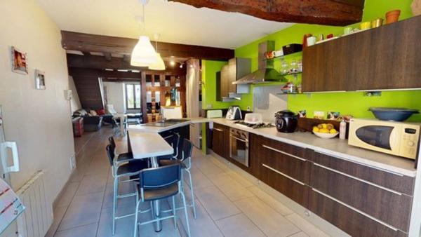 Maison de caractère en hypercentre avec terrasse, cour privative et nombreuses possibilités d'aménagement
