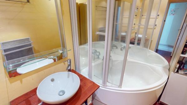 Maison de caractère en hypercentre avec terrasse, cour privative et nombreuses possibilités d'aménagement