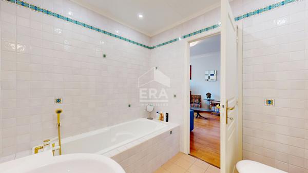 NICE - CARRÉ D'OR : A 100 MÈTRES DU FAMEUX HÔTEL NEGRESCO ,JOLI 2 PIÈCES AVEC BALCON PROCHE MER