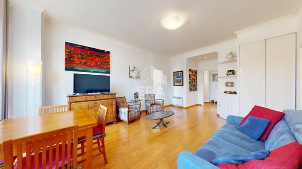 NICE - CARRÉ D'OR : A 100 MÈTRES DU FAMEUX HÔTEL NEGRESCO ,JOLI 2 PIÈCES AVEC BALCON PROCHE MER