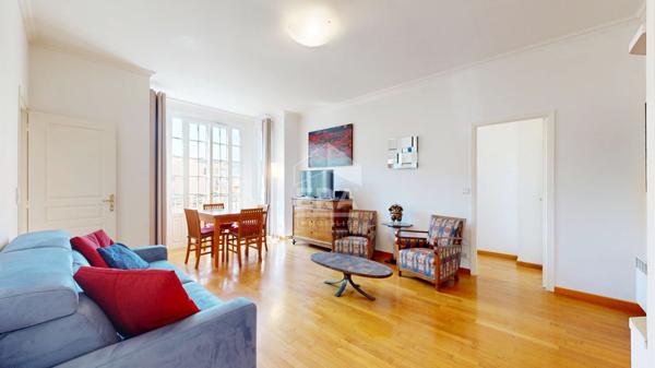 NICE - CARRÉ D'OR : A 100 MÈTRES DU FAMEUX HÔTEL NEGRESCO ,JOLI 2 PIÈCES AVEC BALCON PROCHE MER