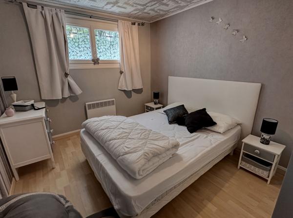 Casseneuil (47440) Casseneuil, maison en très bon état sur 2 niveaux divisée en 2 appartements