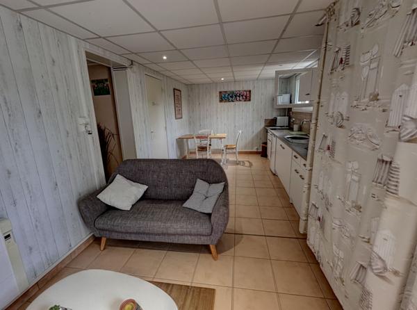 Casseneuil (47440) Casseneuil, maison en très bon état sur 2 niveaux divisée en 2 appartements