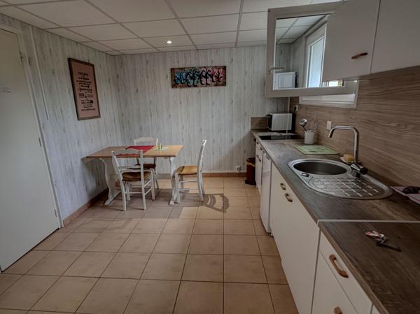 Casseneuil (47440) Casseneuil, maison en très bon état sur 2 niveaux divisée en 2 appartements