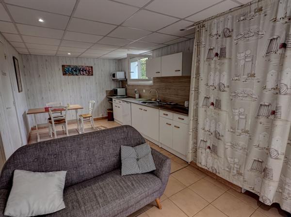 Casseneuil (47440) Casseneuil, maison en très bon état sur 2 niveaux divisée en 2 appartements