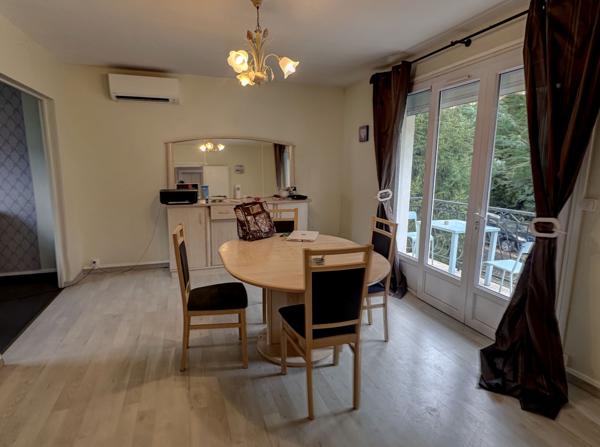 Casseneuil (47440) Casseneuil, maison en très bon état sur 2 niveaux divisée en 2 appartements