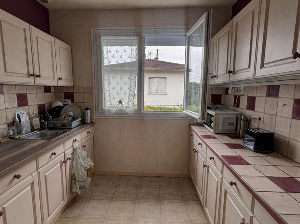 Casseneuil (47440) Casseneuil, maison en très bon état sur 2 niveaux divisée en 2 appartements