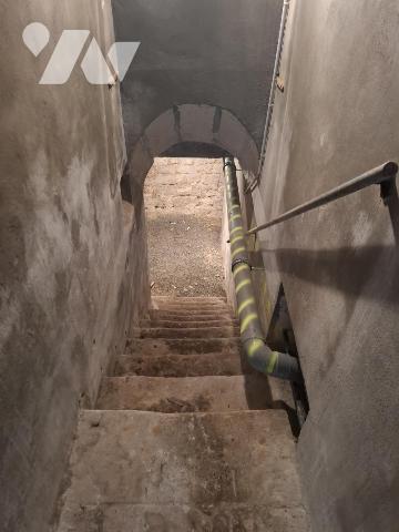 Immeuble en pierre de 6 appartements (1T1/ 4T2 / 1T3) dans l'hyper centre de Saintes