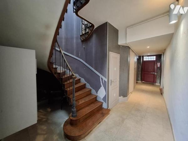 Immeuble en pierre de 6 appartements (1T1/ 4T2 / 1T3) dans l'hyper centre de Saintes