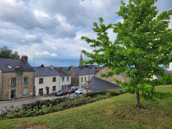 ELVEN  BOURG - Appartement 2 chambres avec parking et terrasse