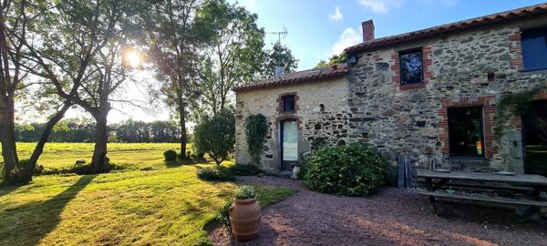 PROPRIETE SUR 15 HECTARES DE TERRAIN