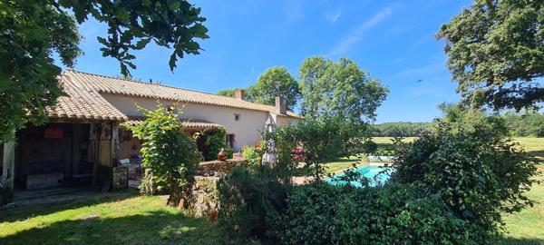 PROPRIETE SUR 15 HECTARES DE TERRAIN