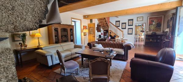 PROPRIETE SUR 15 HECTARES DE TERRAIN