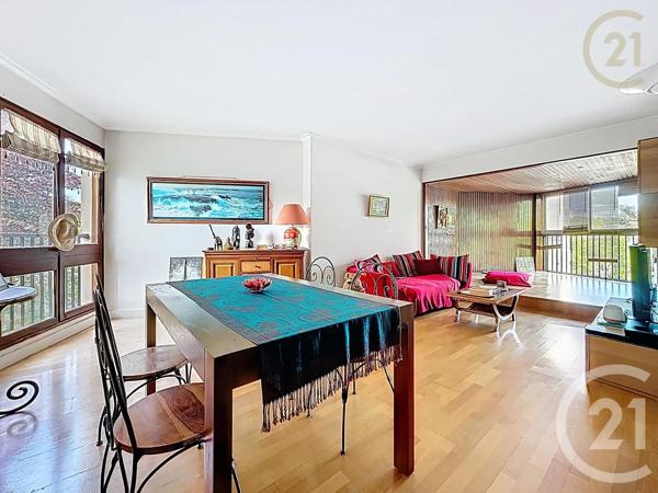 Appartement T5 à vendre  5 pièces - 111,17 m 2   LE CHESNAY  - 78
