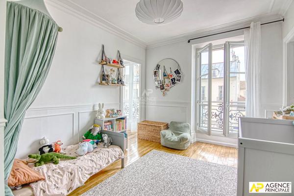 Versailles Mairie-Chantiers Appartement 3 pièces 73.88 m² au sol situé au 2ème étage avec cave et grenier 545 000 € **  - Référence  28290