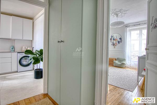 Versailles Mairie-Chantiers Appartement 3 pièces 73.88 m² au sol situé au 2ème étage avec cave et grenier 545 000 € **  - Référence  28290