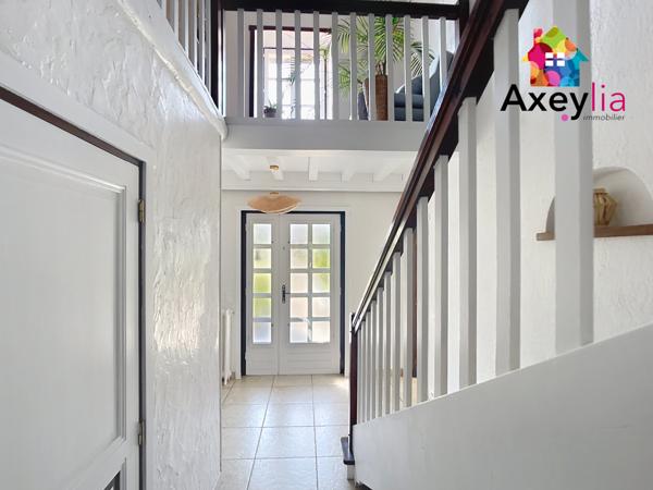 Mably (42300) A VENDRE - SECTEUR MABLY - BELLE MAISON RÉNOVÉE AVEC QUATRE CHAMBRES, GRAND TERRAIN, ÉTANG ET PISCINE