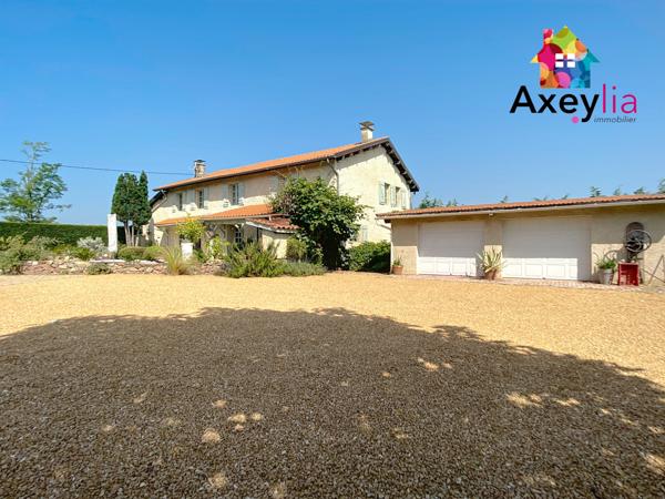 Mably (42300) A VENDRE - SECTEUR MABLY - BELLE MAISON RÉNOVÉE AVEC QUATRE CHAMBRES, GRAND TERRAIN, ÉTANG ET PISCINE