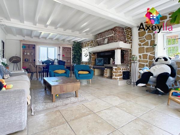 Mably (42300) A VENDRE - SECTEUR MABLY - BELLE MAISON RÉNOVÉE AVEC QUATRE CHAMBRES, GRAND TERRAIN, ÉTANG ET PISCINE