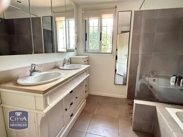 Maison à vendre 6 pièces 176m² Sanary-sur-Mer (83110)