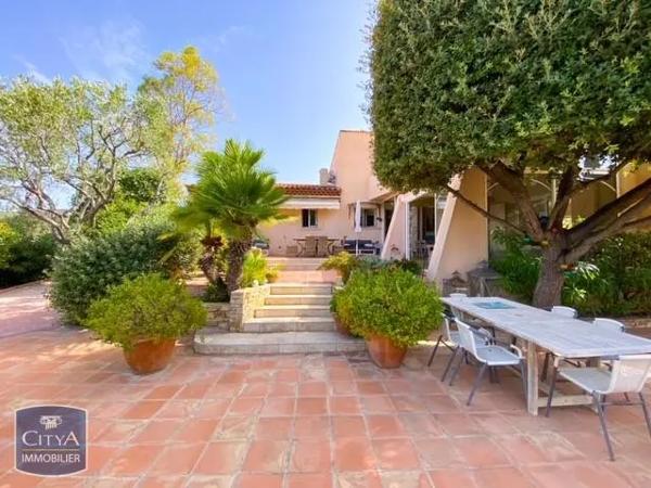 Maison à vendre 6 pièces 176m² Sanary-sur-Mer (83110)