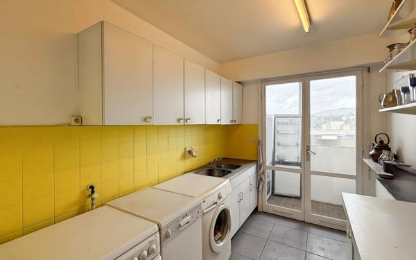 Appartement à vendre    3 pièces • 64 m2 Saint-Raphaël